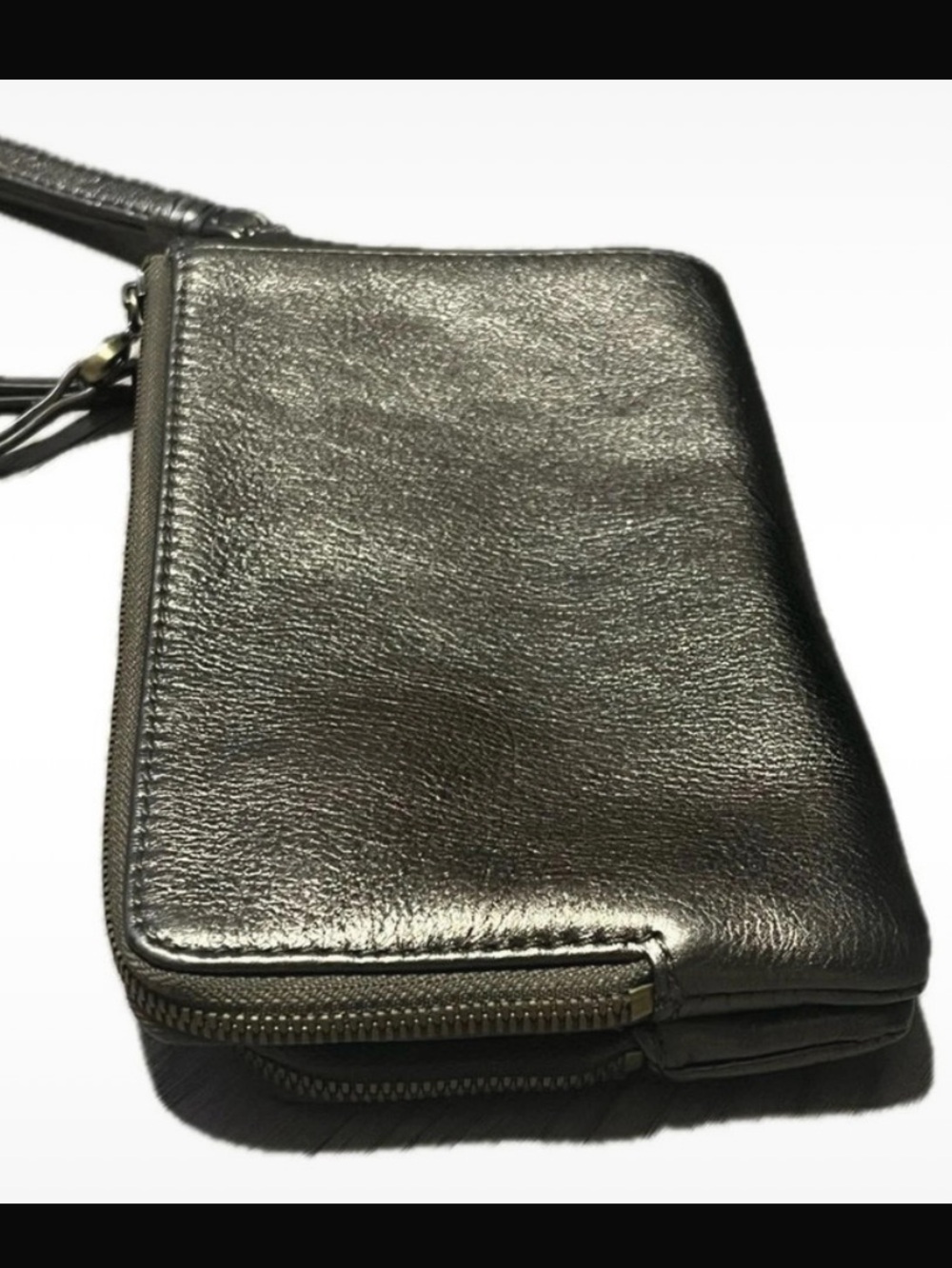 HOBO Dayton Wristlet Pebbled
Metallic Leather Pewter